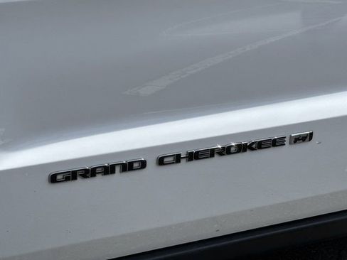 Used 2022 Jeep Grand Cherokee Limited image 31