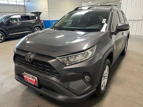 Used 2019 Toyota RAV4 XLE w/ Convenience Package FWD image 7