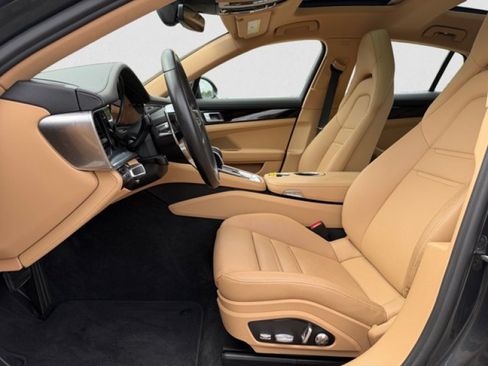 Used 2019 Porsche Panamera image 10