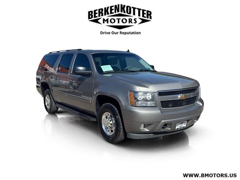 Used 2007 Chevrolet Suburban 2500 LT w/ LT Preferred Equipment Group AWD/4WD image 1