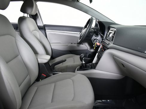 Used 2017 Hyundai Elantra SE image 24