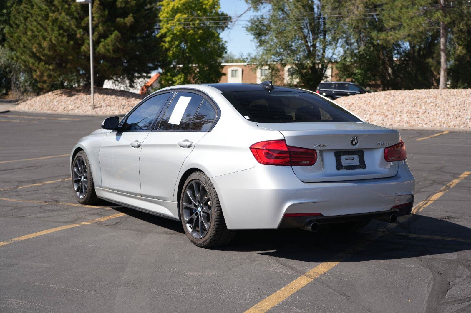 Used 2017 BMW 340i xDrive Sedan AWD/4WD image 3