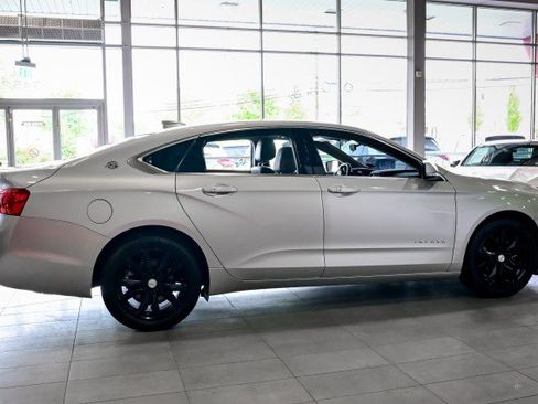 Used 2019 Chevrolet Impala LT FWD image 4