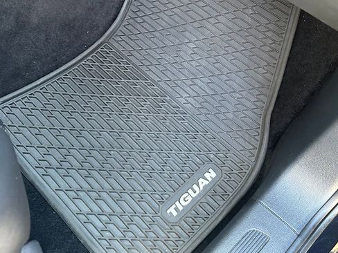 Used 2023 Volkswagen Tiguan SE image 50