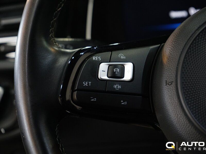 Used 2019 Volkswagen Golf R 4-Door AWD/4WD image 18