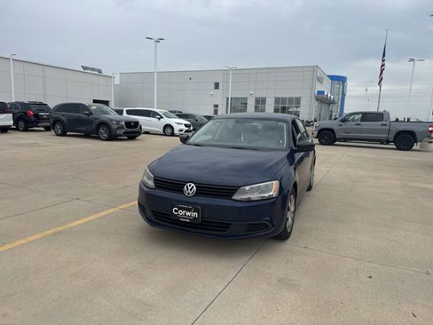 Used 2013 Volkswagen Jetta S FWD image 2