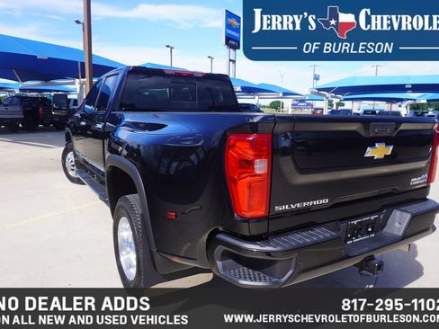 Used 2026 Chevrolet Silverado 3500 High Country w/ High Country Premium Package AWD/4WD image 4