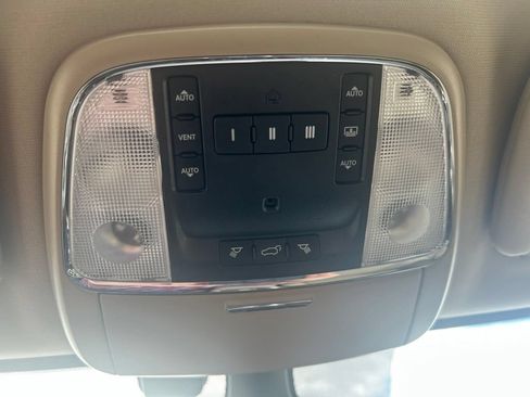 Used 2019 Jeep Grand Cherokee Overland AWD/4WD image 14