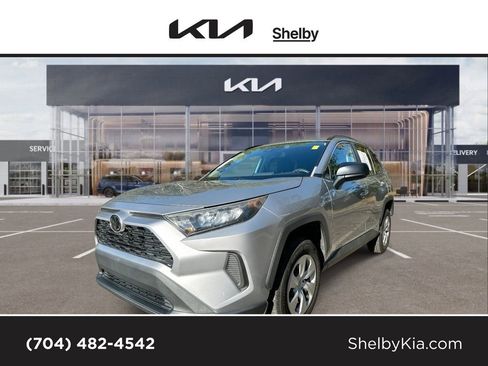 Used 2021 Toyota RAV4 LE image 1