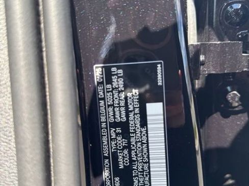Certified 2025 Volvo XC40 B5 Plus AWD/4WD image 28