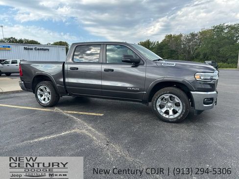 Used 2026 RAM 1500 Big Horn AWD/4WD image 3