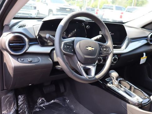 New 2026 Chevrolet Trax LT w/ LT Convenience Package FWD image 8