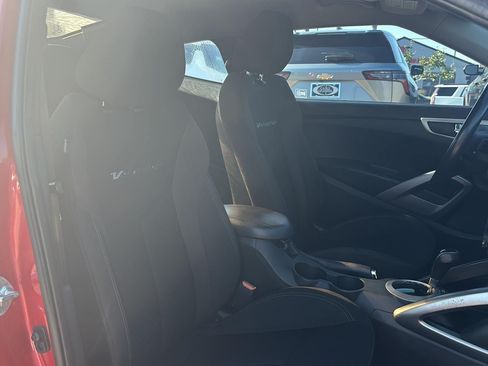 Used 2017 Hyundai Veloster FWD image 10