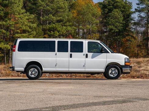 Used 2017 Chevrolet Express 3500 LT w/ LT Preferred Equipment Group image 4
