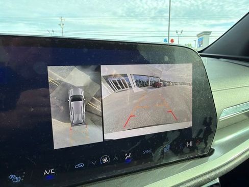 Used 2024 Chevrolet Traverse LS FWD image 24
