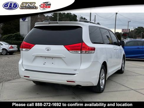 Used 2011 Toyota Sienna LE image 7