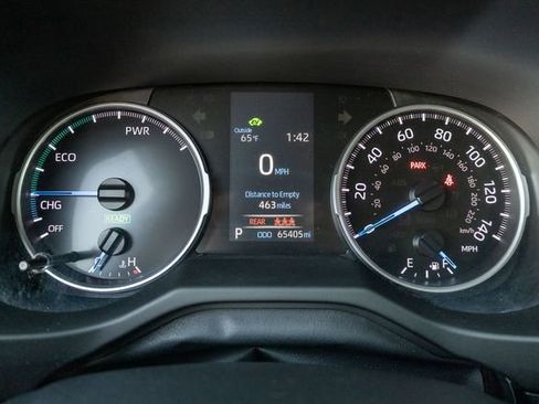 Used 2022 Toyota RAV4 LE image 11