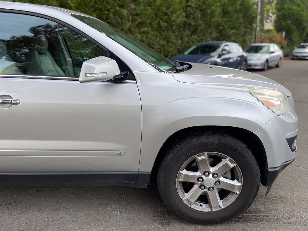 Used 2008 Saturn Outlook XR w/ Premium Trim Package FWD image 2