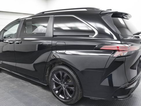 Used 2021 Toyota Sienna XSE w/ XSE Plus Package image 7