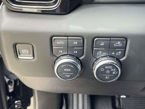 Used 2024 GMC Sierra 1500 AT4 w/ Technology Package AWD/4WD image 19