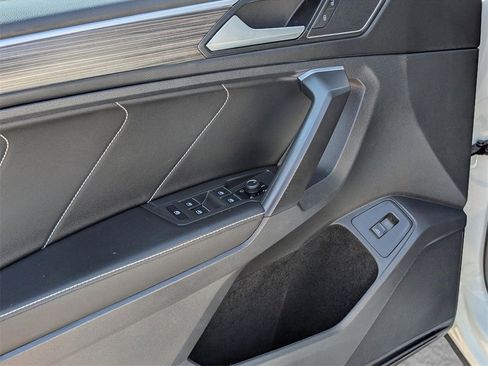 Used 2022 Volkswagen Tiguan SEL R-Line image 25