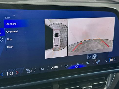 Used 2024 Chevrolet Equinox EV LT FWD image 23