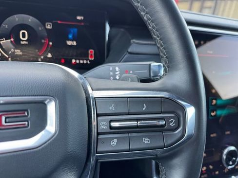 Used 2024 GMC Acadia Elevation image 9