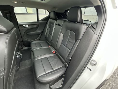 Certified 2023 Volvo XC40 B5 Plus AWD/4WD image 23