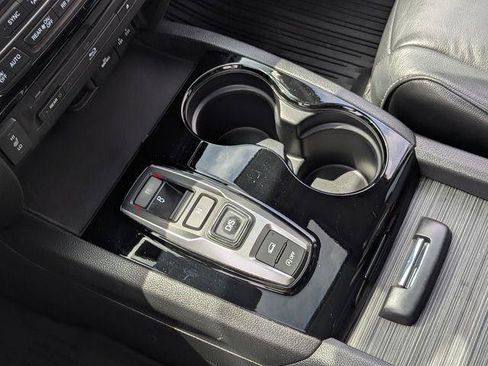Used 2016 Honda Pilot Touring image 16