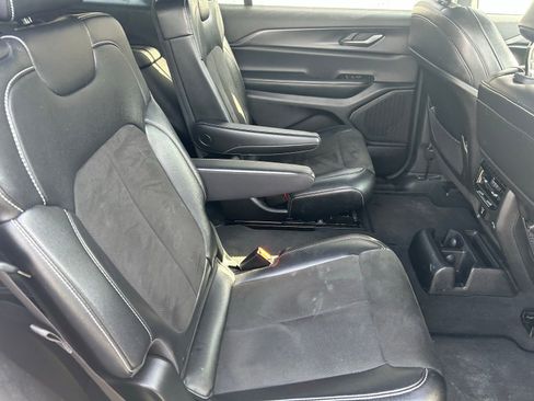 Used 2023 Jeep Grand Cherokee L Altitude image 30