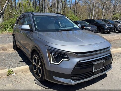 Used 2023 Kia Niro EX Touring FWD image 3