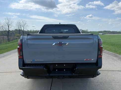Used 2025 Chevrolet Silverado EV RST AWD/4WD image 4