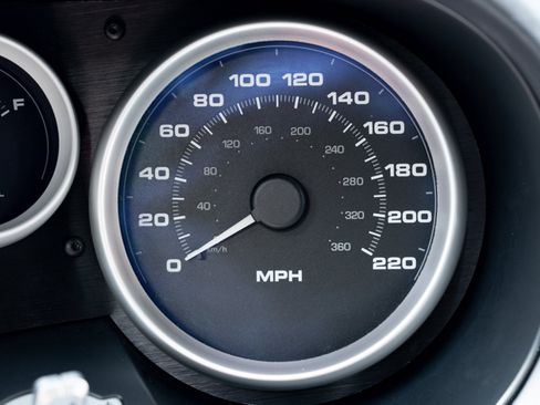 Used 2005 Ford GT RWD image 31