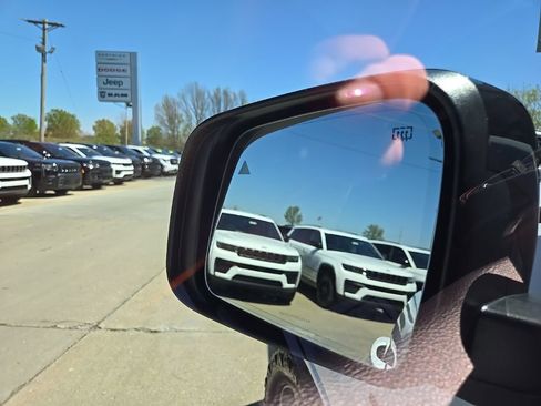 Used 2022 Dodge Durango R/T w/ Blacktop Package AWD/4WD image 29