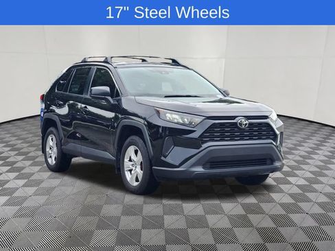 Used 2021 Toyota RAV4 LE FWD image 3