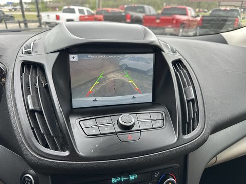 Used 2019 Ford Escape SE image 15