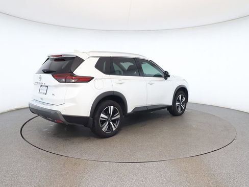 Used 2024 Nissan Rogue SL image 5