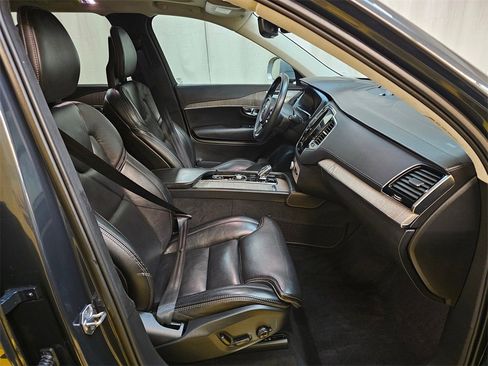 Used 2021 Volvo XC90 T8 Inscription w/ Protection Package Premier image 10