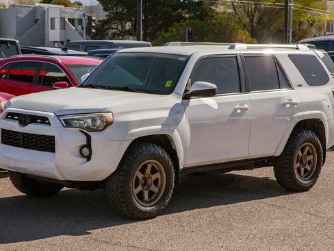 Used 2016 Toyota 4Runner SR5 image 9