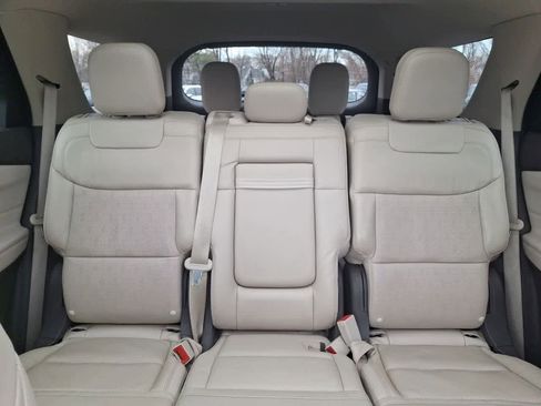 Certified 2022 Ford Explorer Platinum w/ Technology Package image 13