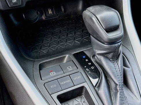 Used 2020 Toyota RAV4 LE w/ Carpet Mat Package FWD image 17
