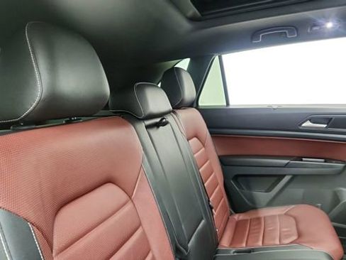 Used 2020 Volkswagen Atlas Cross Sport SEL Premium image 25