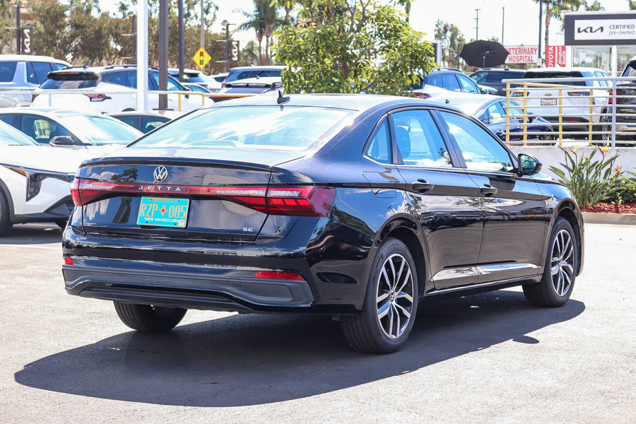 Used 2025 Volkswagen Jetta SE FWD image 6