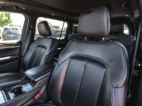 Used 2024 Jeep Grand Cherokee L Limited w/ Luxury Tech Group II AWD/4WD image 18