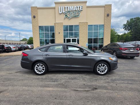 Used 2020 Ford Fusion SE FWD image 1