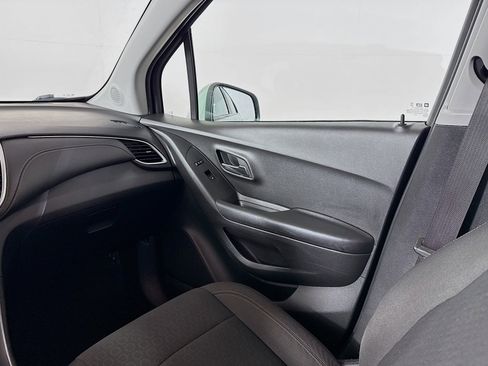 Used 2022 Chevrolet Trax LS w/ Tint and Cruise Package image 26