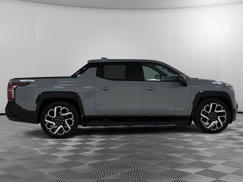 Certified 2025 Chevrolet Silverado EV RST AWD/4WD image 6