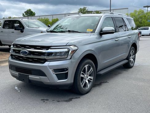 Used 2024 Ford Expedition Limited RWD image 3