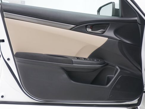 Used 2018 Honda Civic Sport image 14