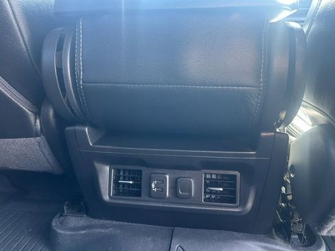 Used 2021 Chevrolet Silverado 1500 LT AWD/4WD image 9